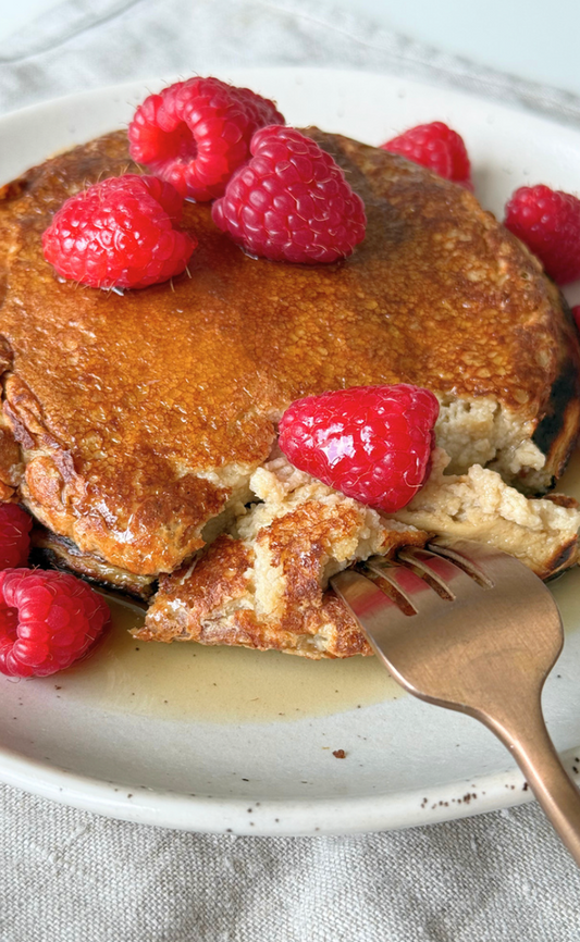 Hot cakes de avena y queso cottage