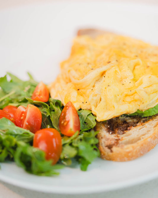 Avotoast con Huevo Flor