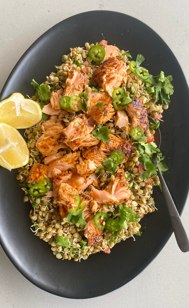 Salmón al chipotle con ensalada de lenteja