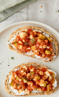 Tostadas de pavo y panela con calabacitas a la mexicana